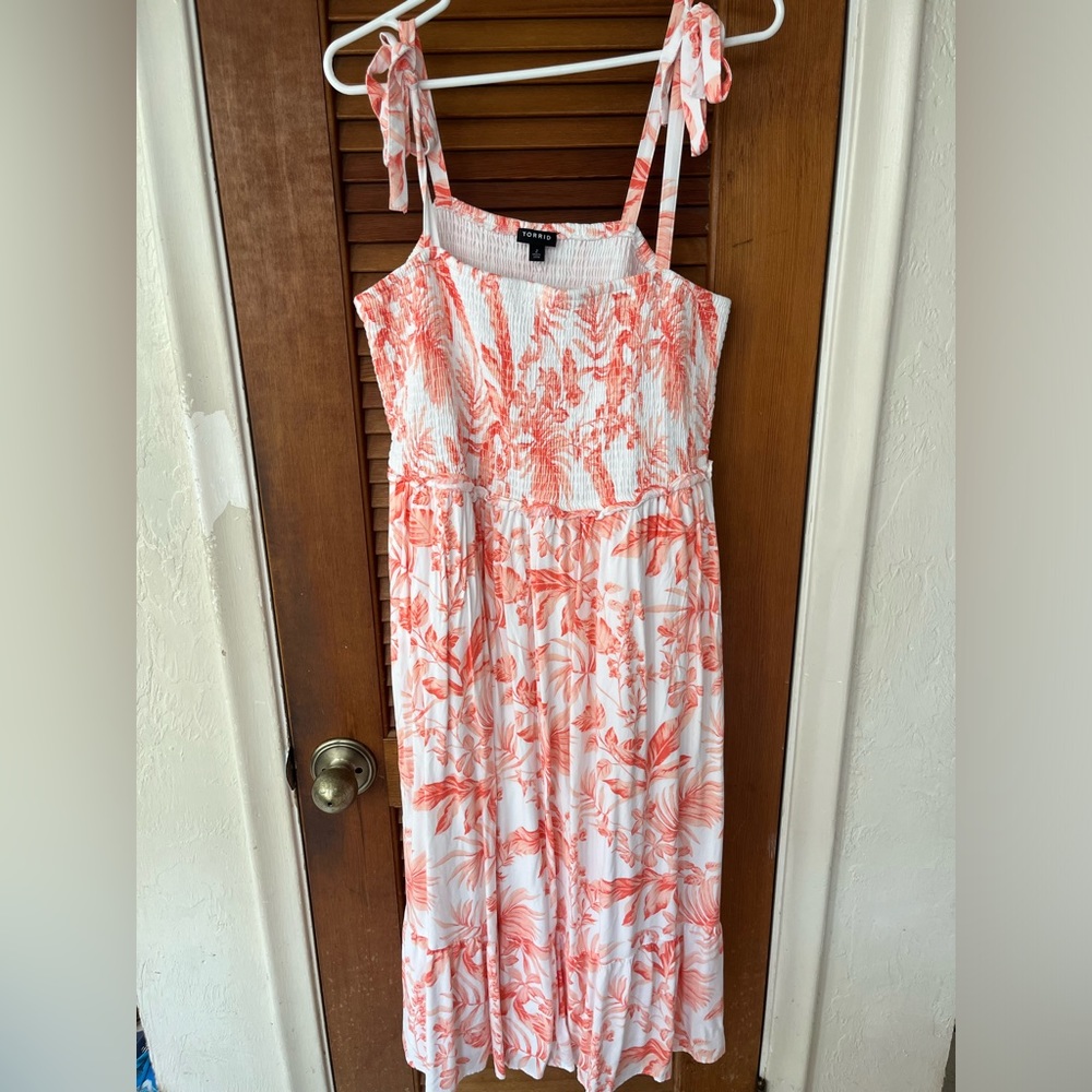 Gorgeous floral lined midi dress